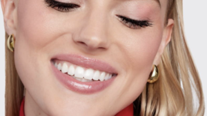 Sparkle & Shine: 2024's Top 5 Glam Holiday Makeup Trends