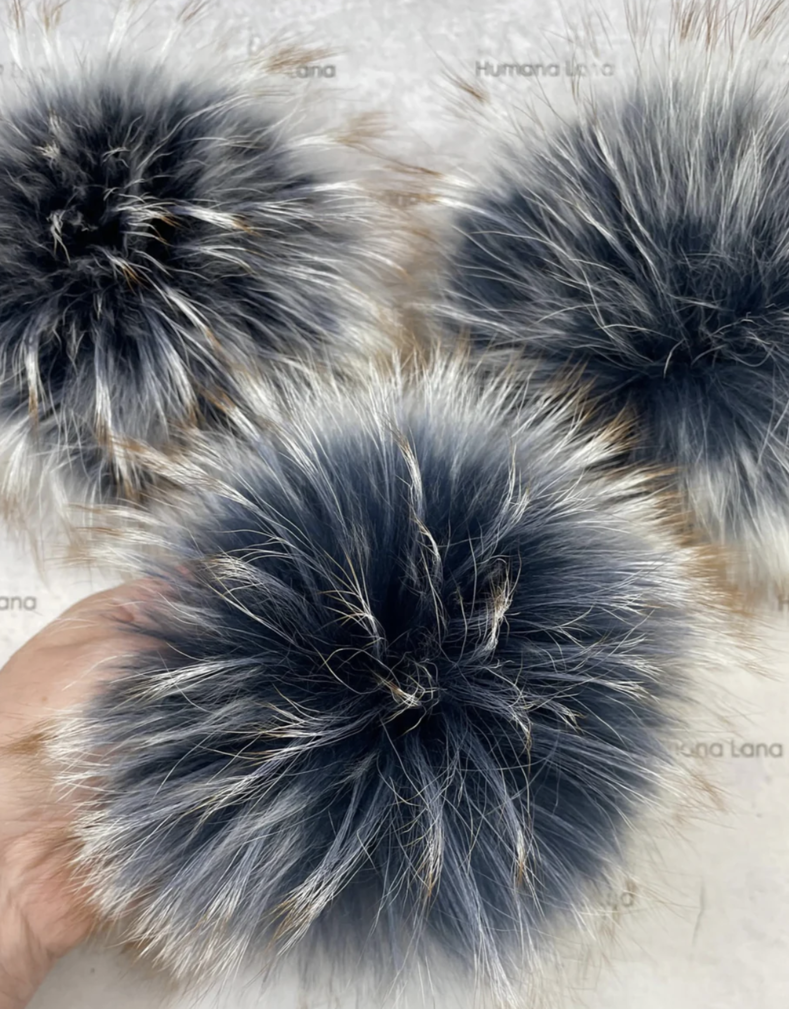 Humana Lana Racoon Fur navy with latte tips