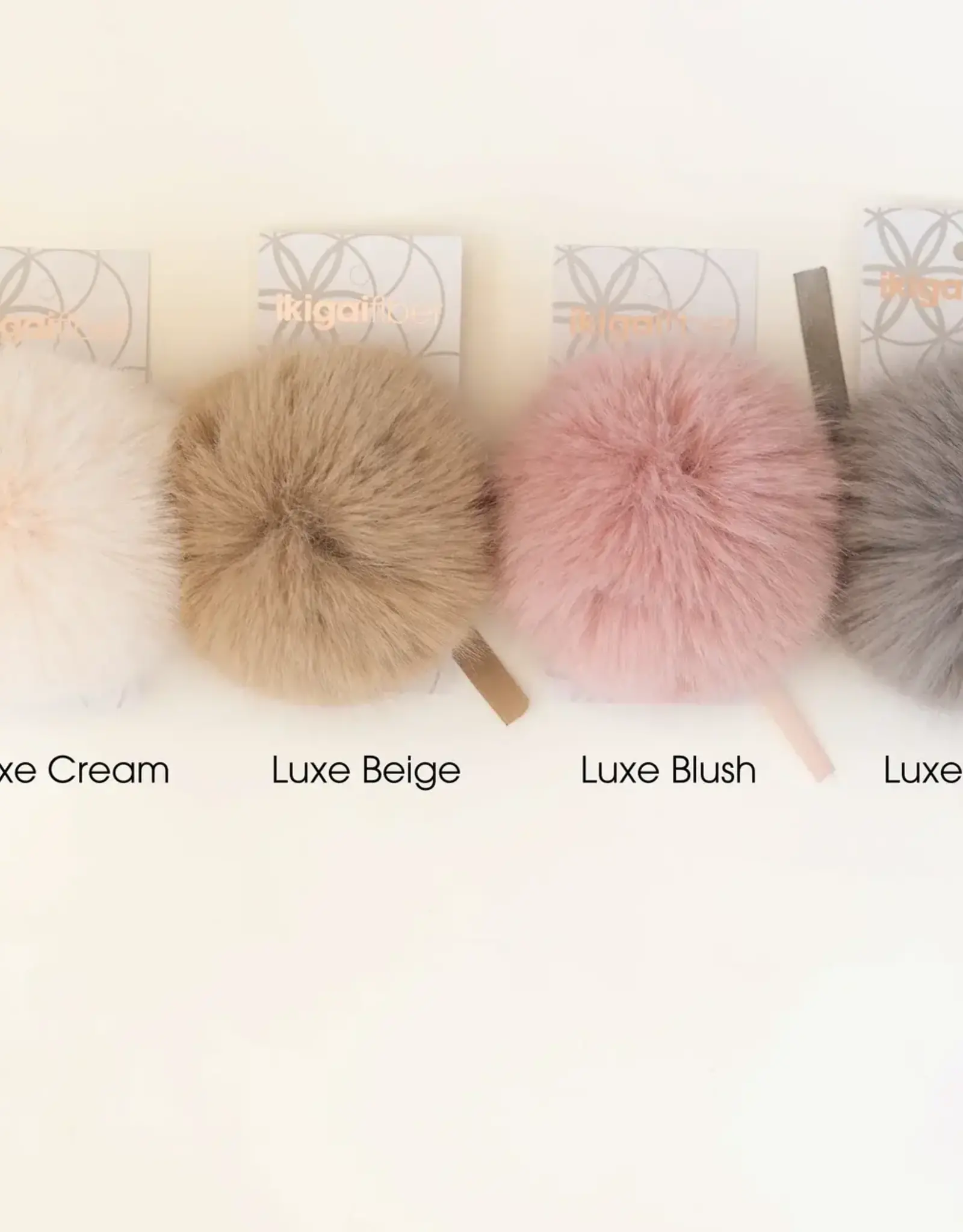 Faux Luxe Pom Pom XL 15 cm white