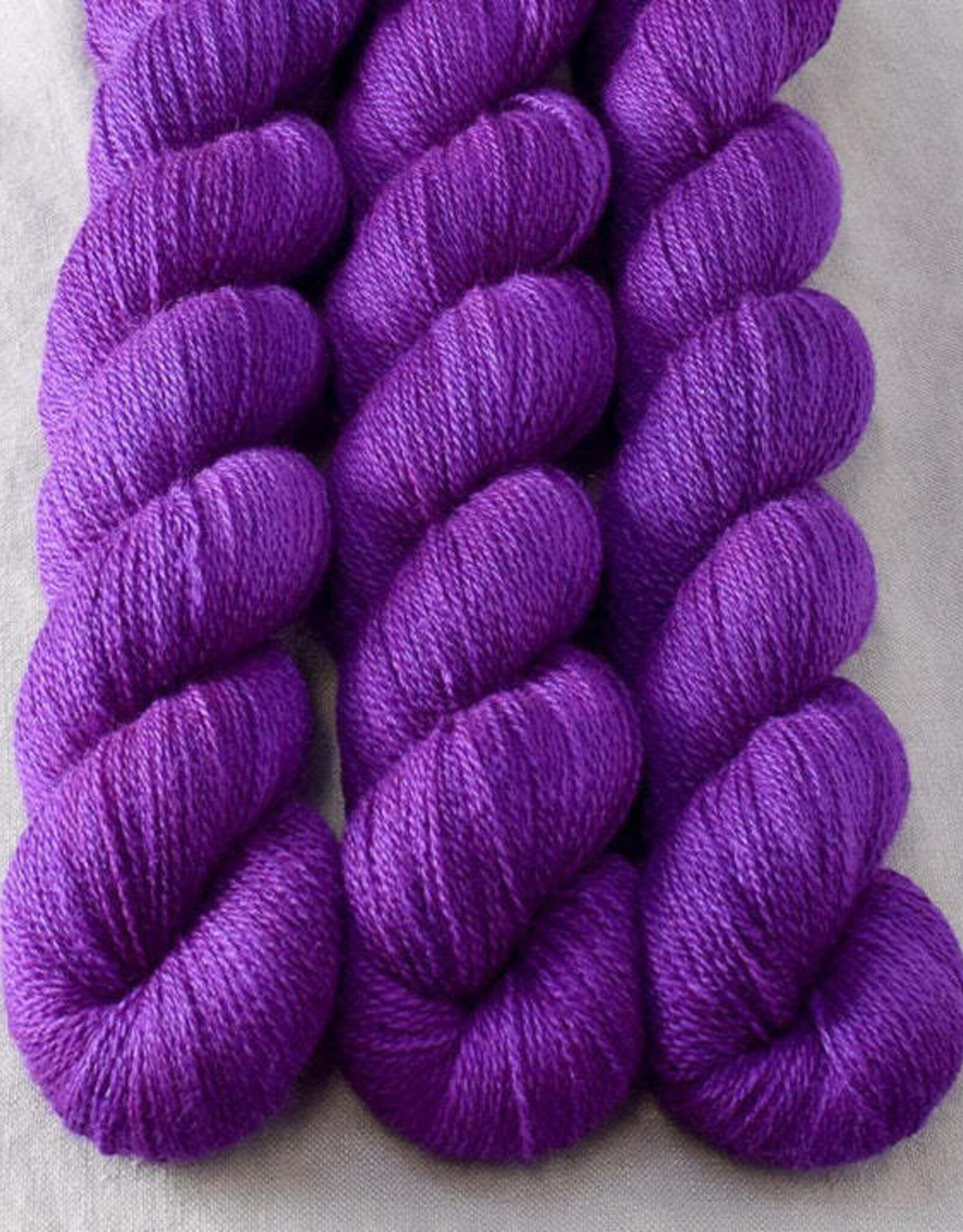 Miss Babs Yet violaceous