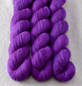 Miss Babs Yet violaceous