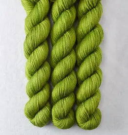 Miss Babs Yowza Mini dragon claw