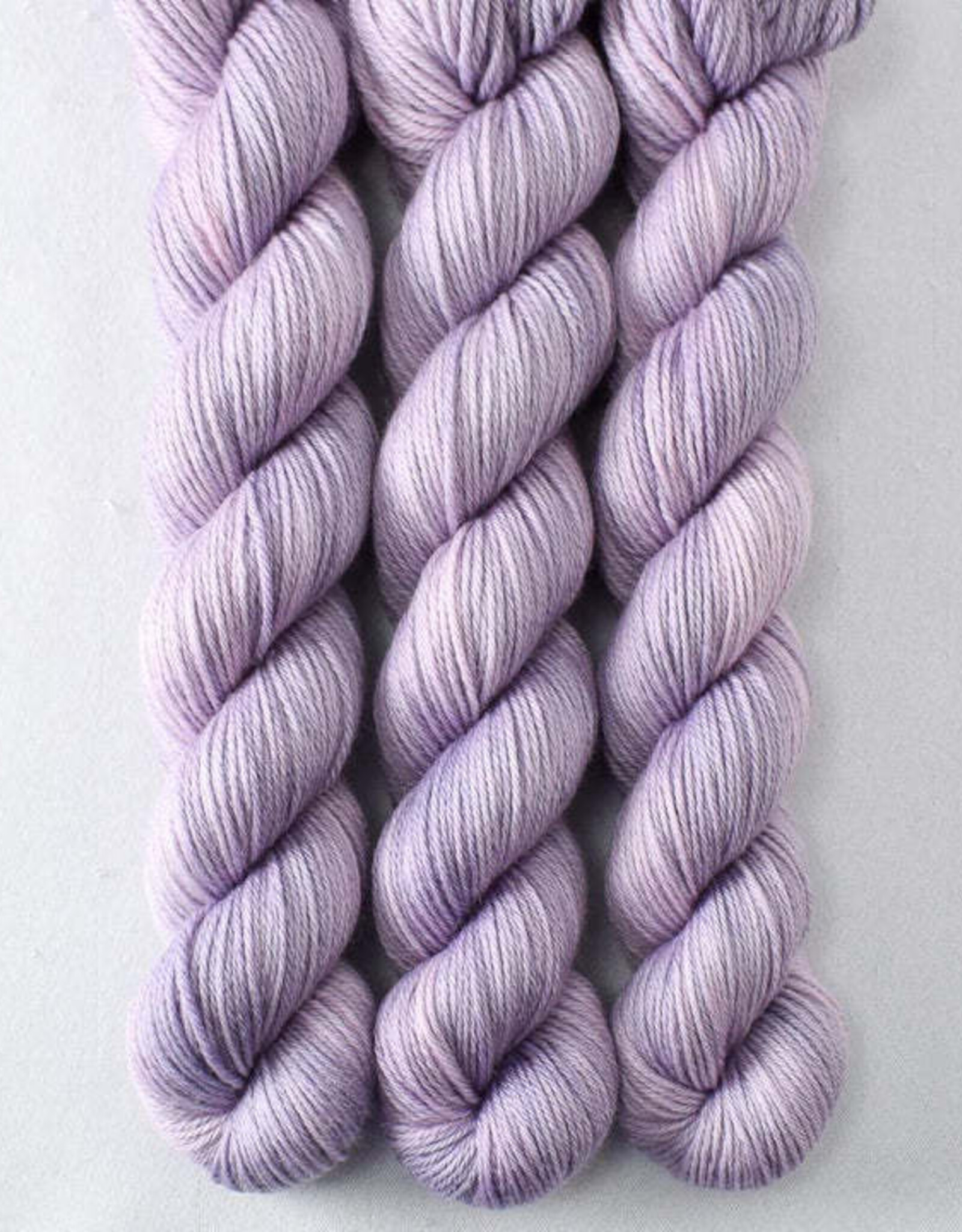 Miss Babs Yowza Mini valiant grapes