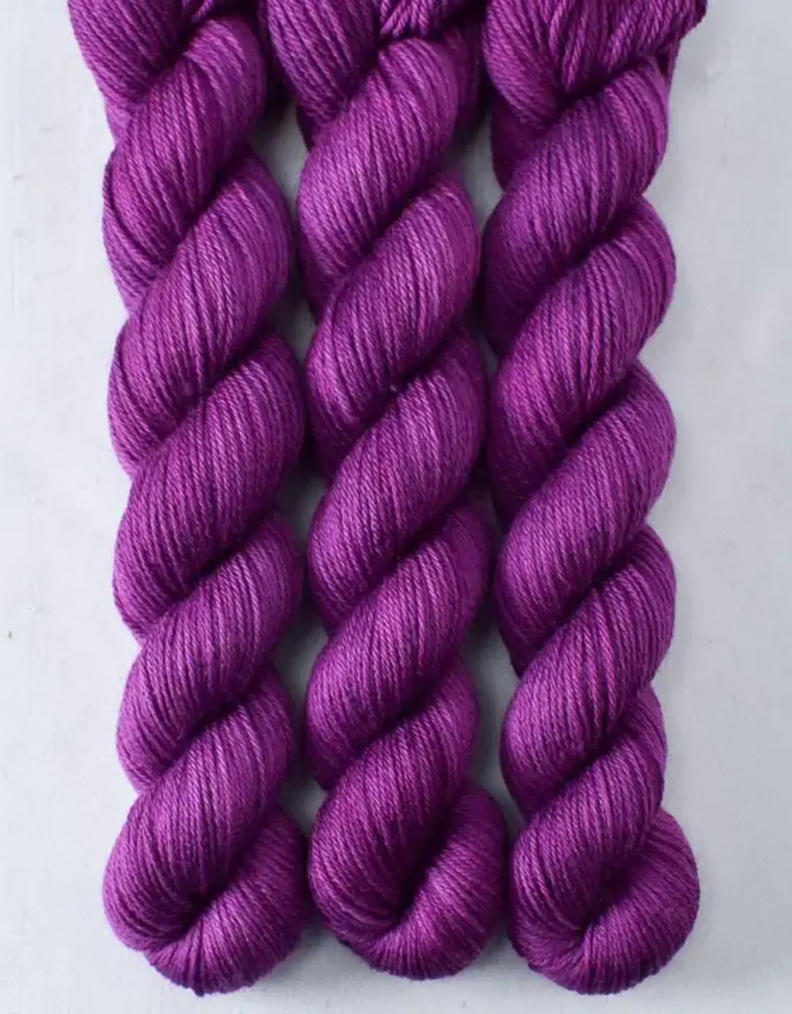 Miss Babs Yowza Mini boysenberry