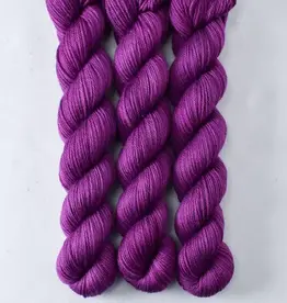 Miss Babs Yowza Mini boysenberry