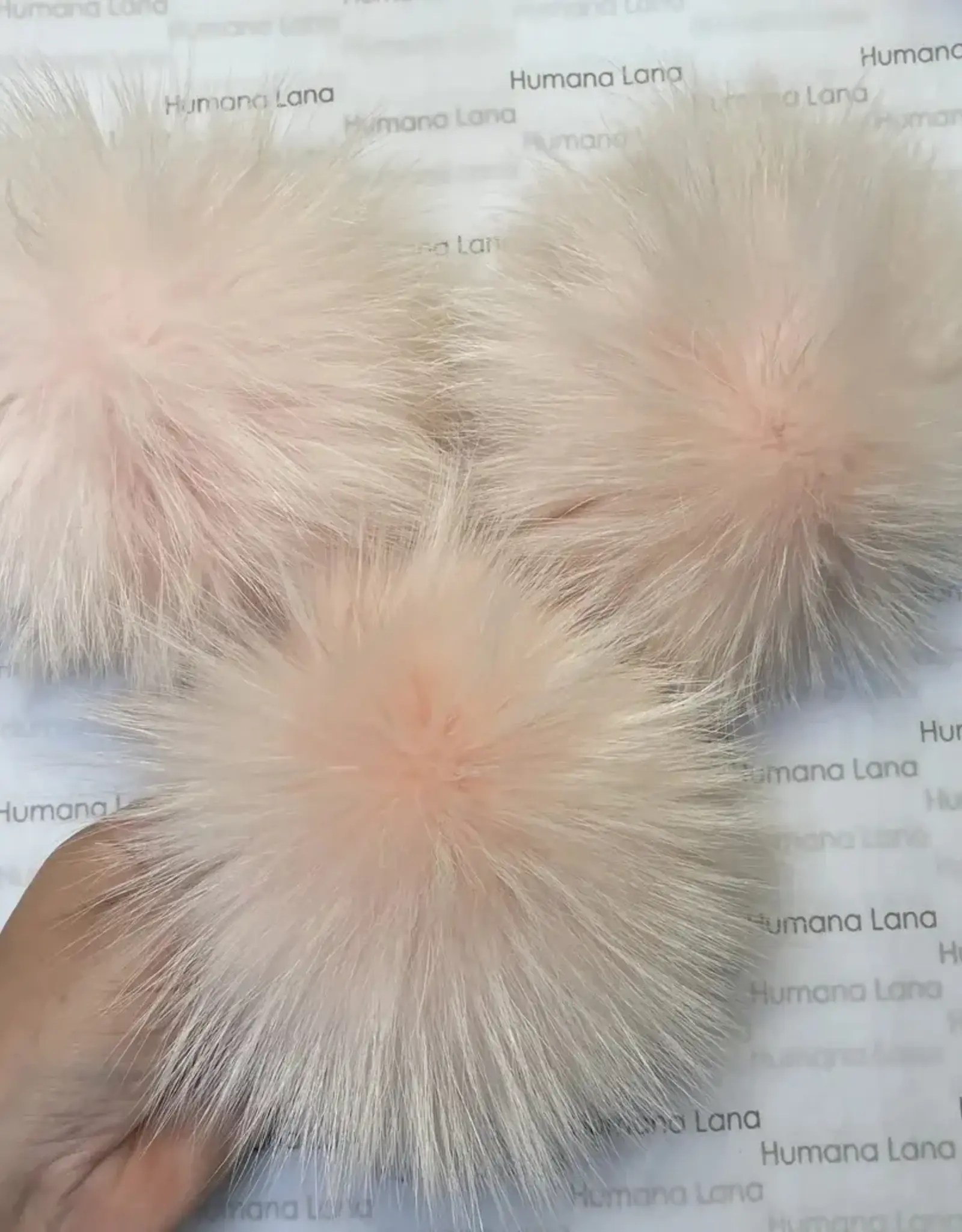 Humana Lana Racoon Fur eggshell 17-18 cm