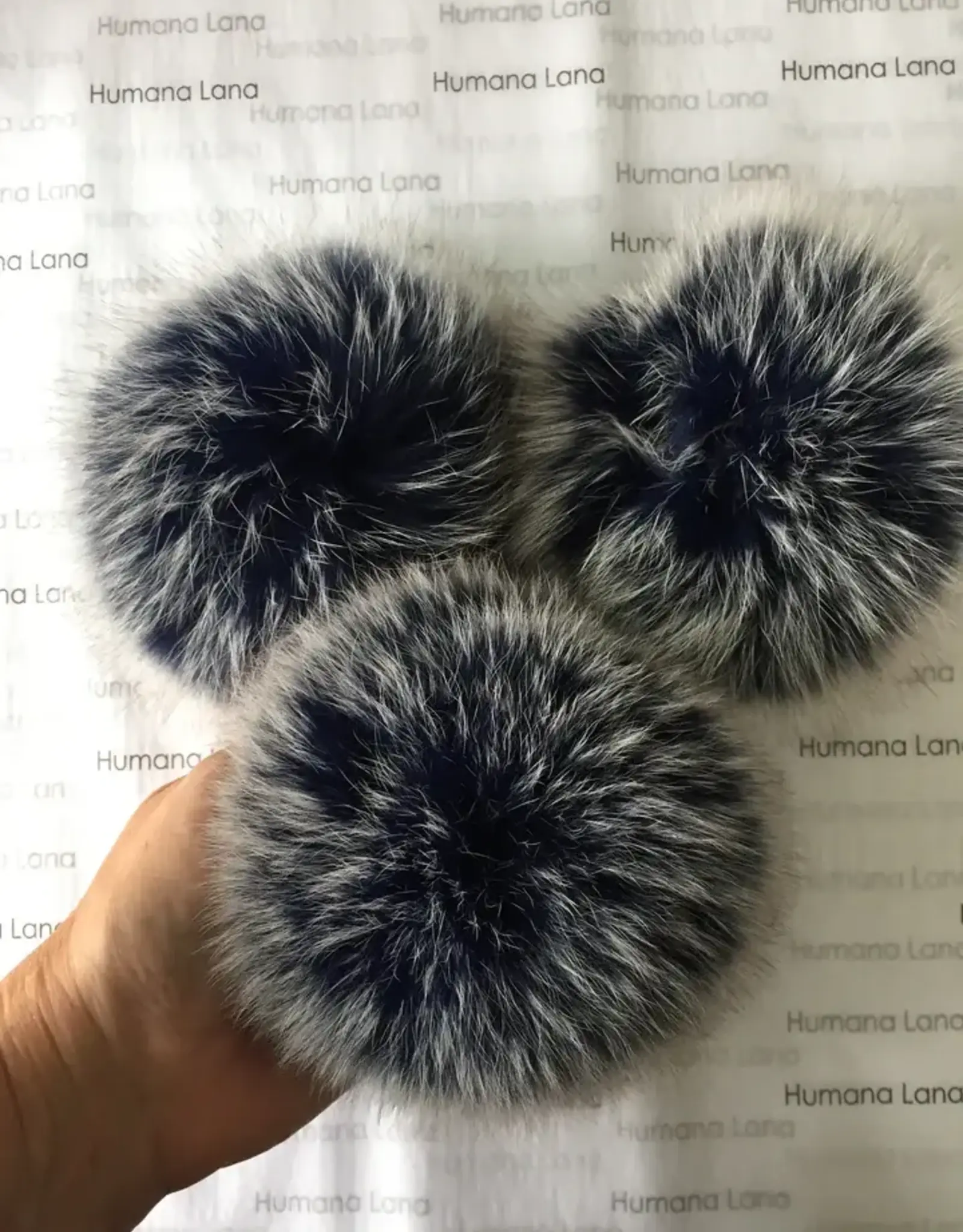 Humana Lana Fox Fur navy with white tips