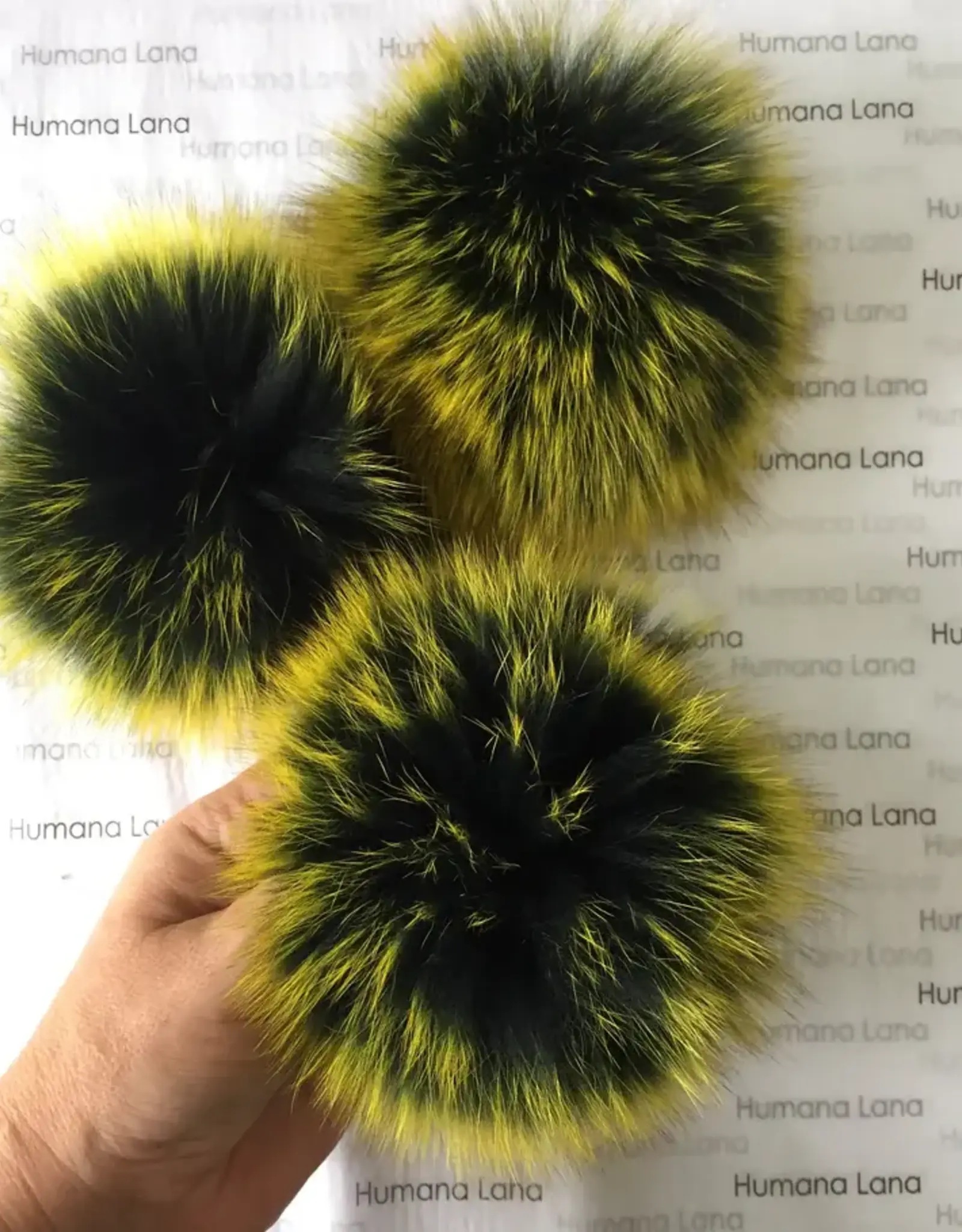 Humana Lana Fox Fur black with yellow tips