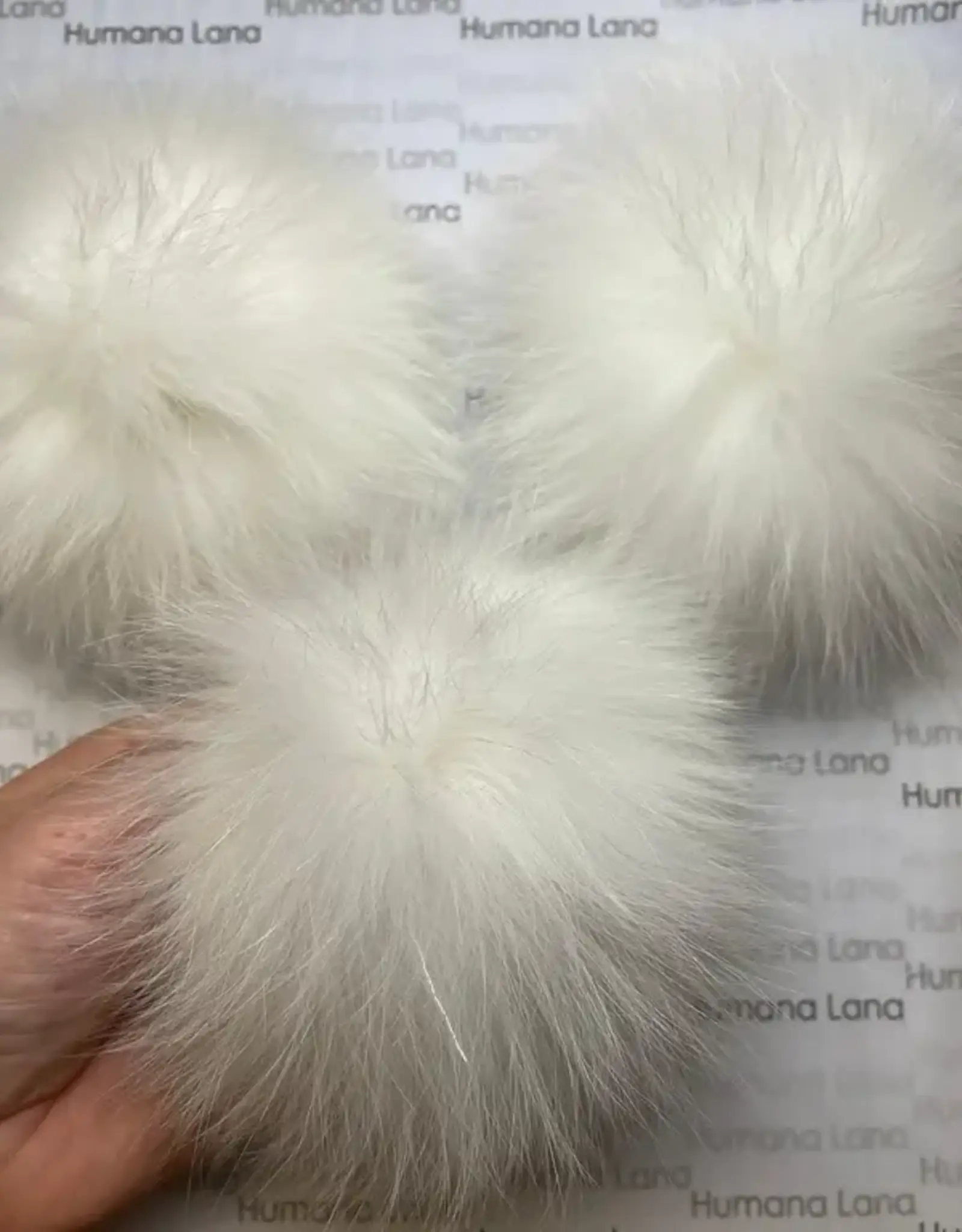 Humana Lana Fox Fur white 17-18 cm