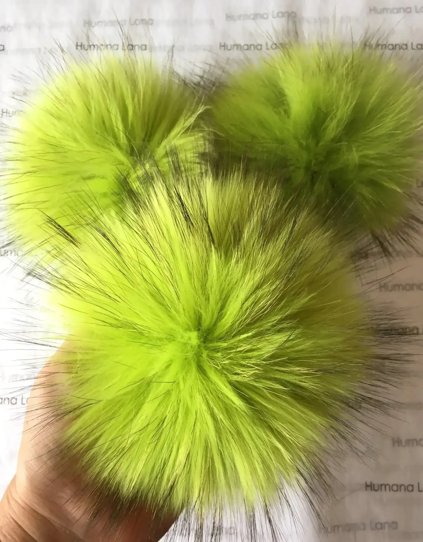 Humana Lana Racoon Fur green apple 17-18 cm