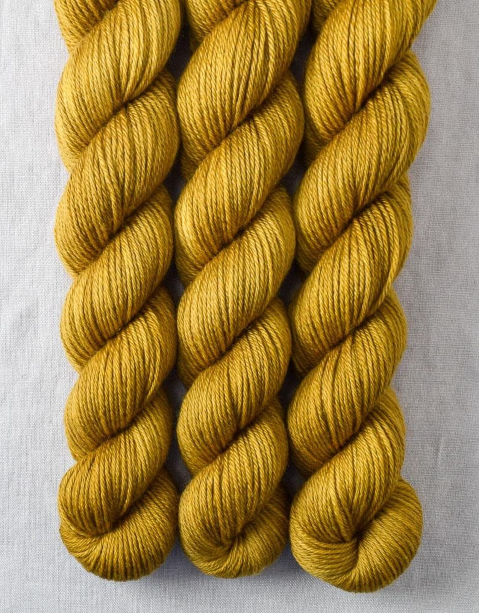 Miss Babs Yowza Mini antique brass