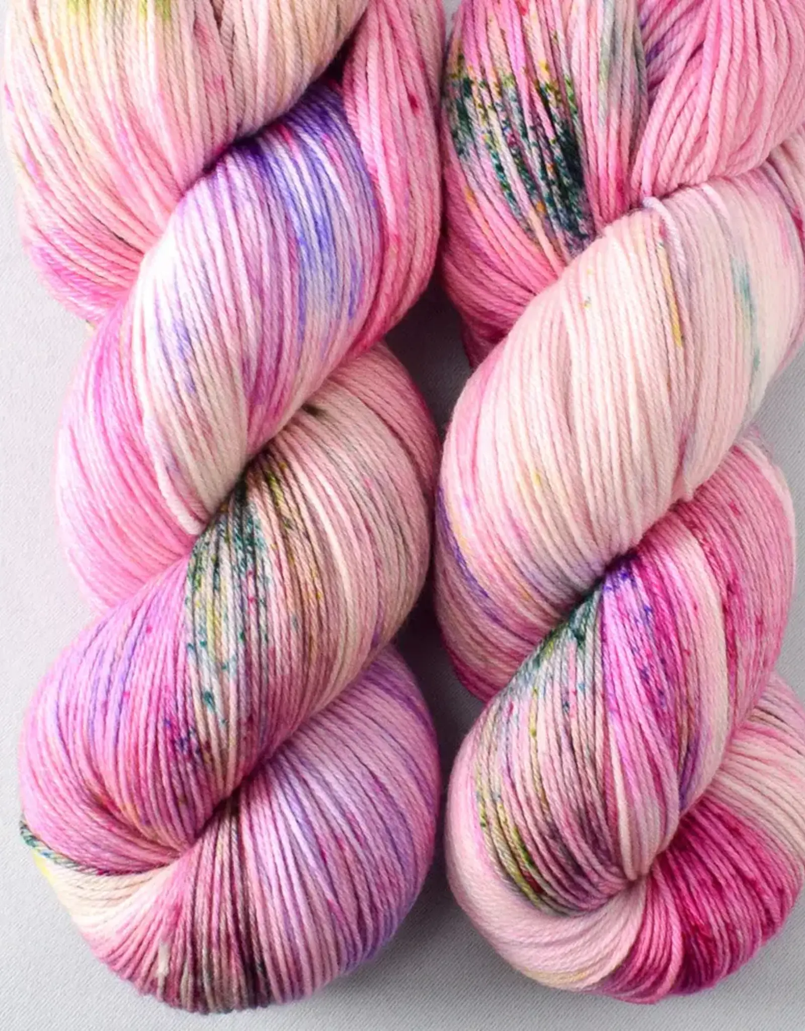 Miss Babs Yowza Mini berry patch