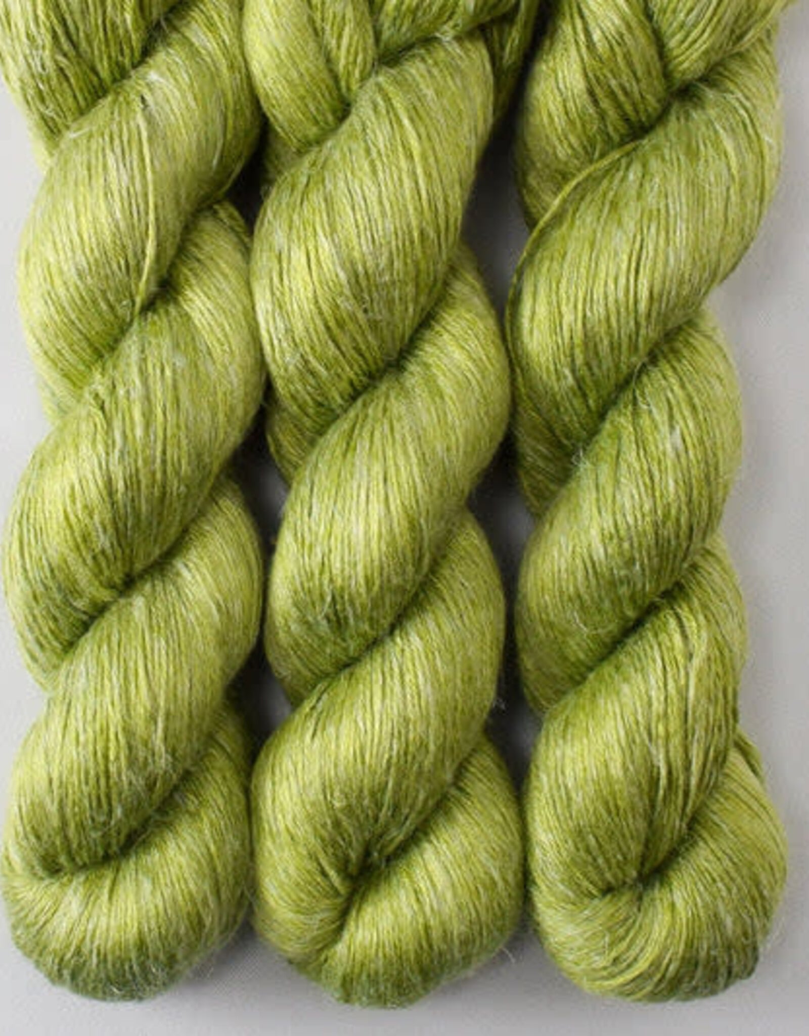 Miss Babs Damask dragon claw