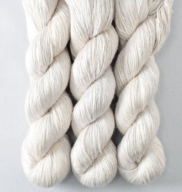 Miss Babs Damask white peppercorn