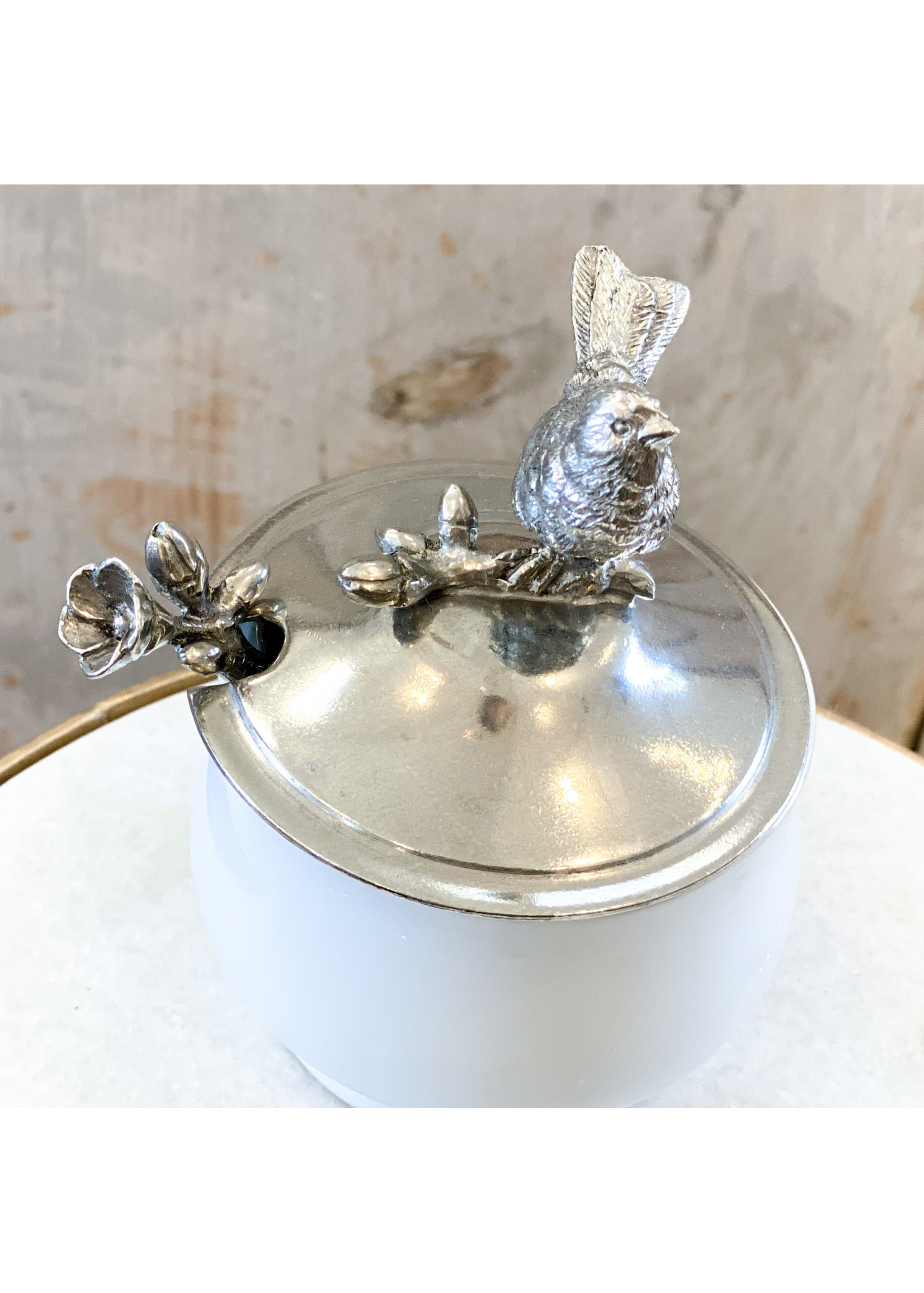 https://cdn.shoplightspeed.com/shops/635329/files/31444733/1652x2313x2/sugar-bowl-spoon-song-bird.jpg