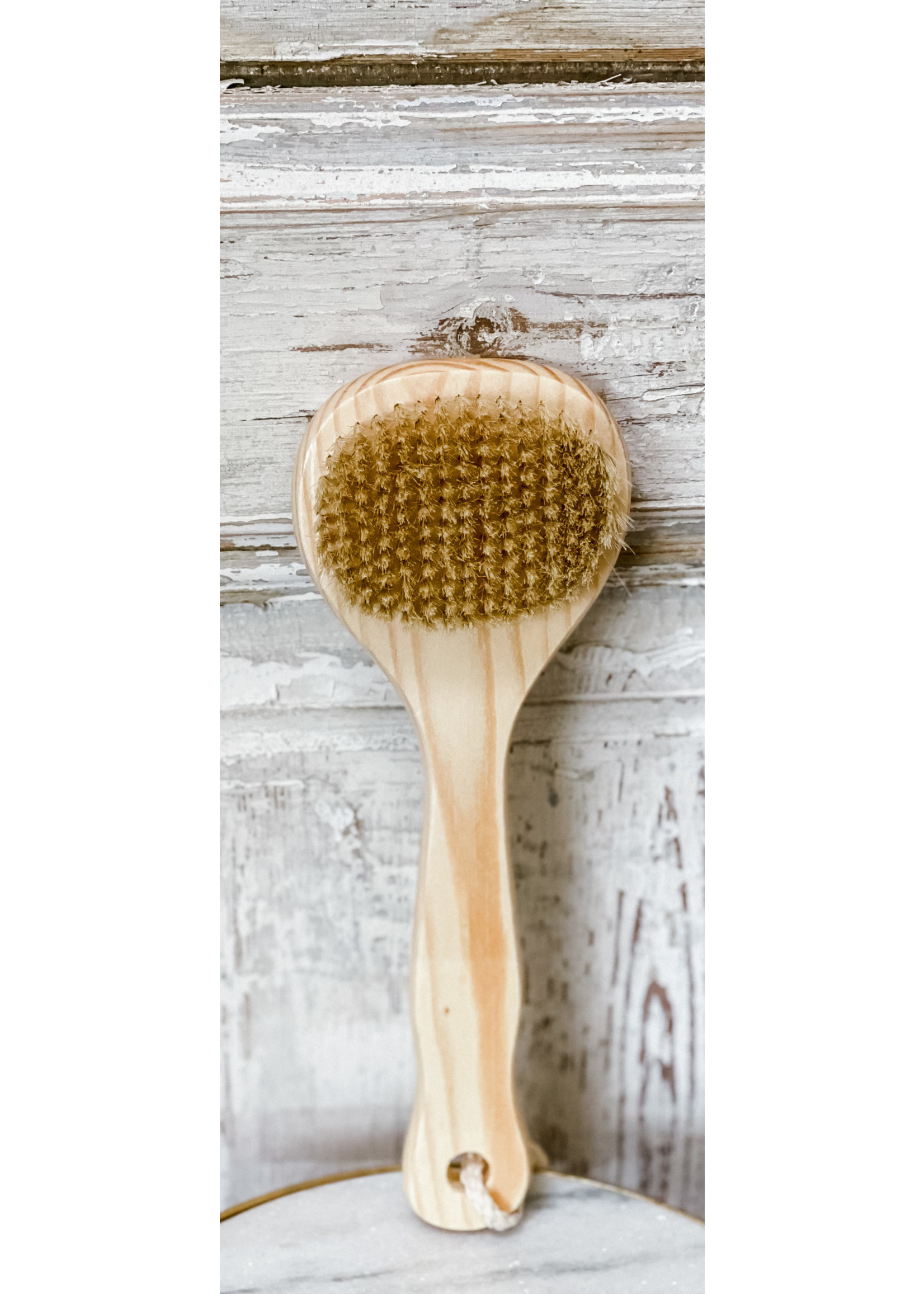 https://cdn.shoplightspeed.com/shops/635329/files/36423634/1652x2313x2/bath-brush-cedar-brush-10.jpg