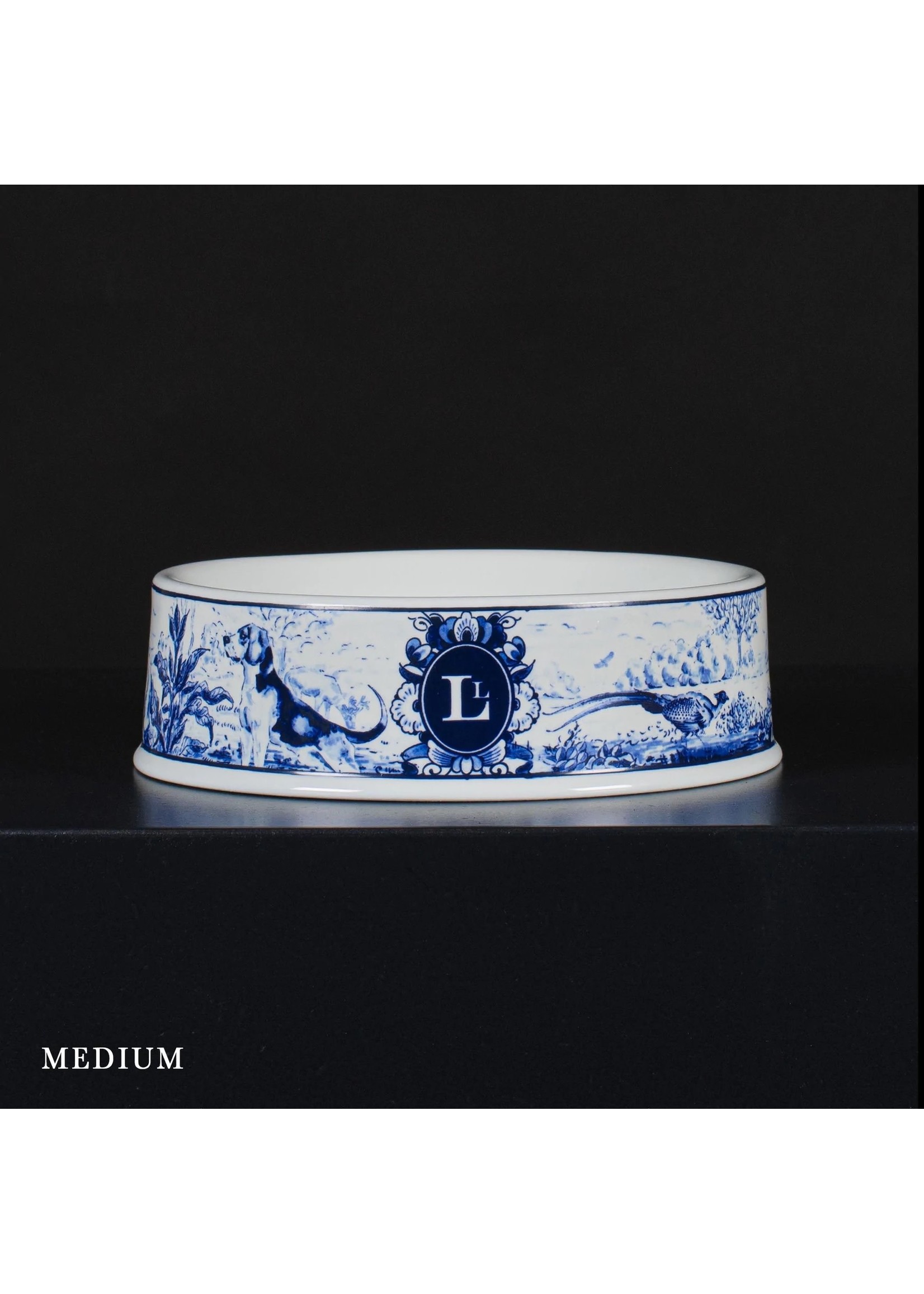 https://cdn.shoplightspeed.com/shops/635329/files/50856536/1652x2313x2/dog-bowl-royal-delft-the-enchanted-forest-medium.jpg