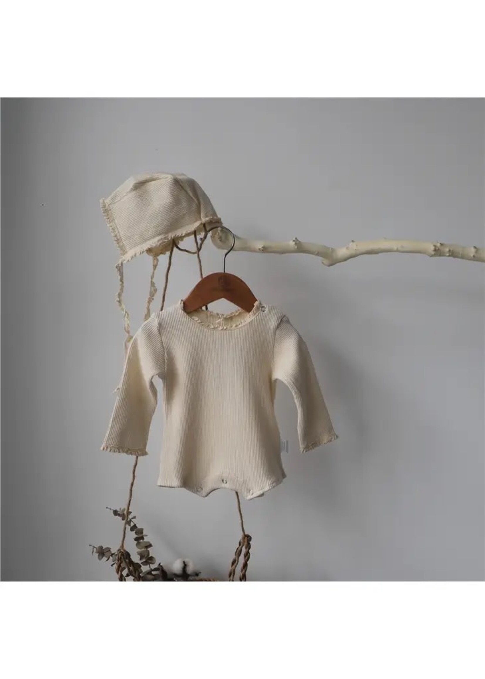 Premium Bodysuit with Beanie - Cream 12-18M