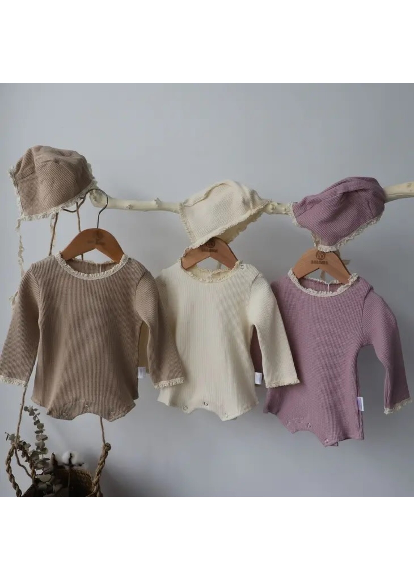 Premium Bodysuit with Beanie - Cream 12-18M