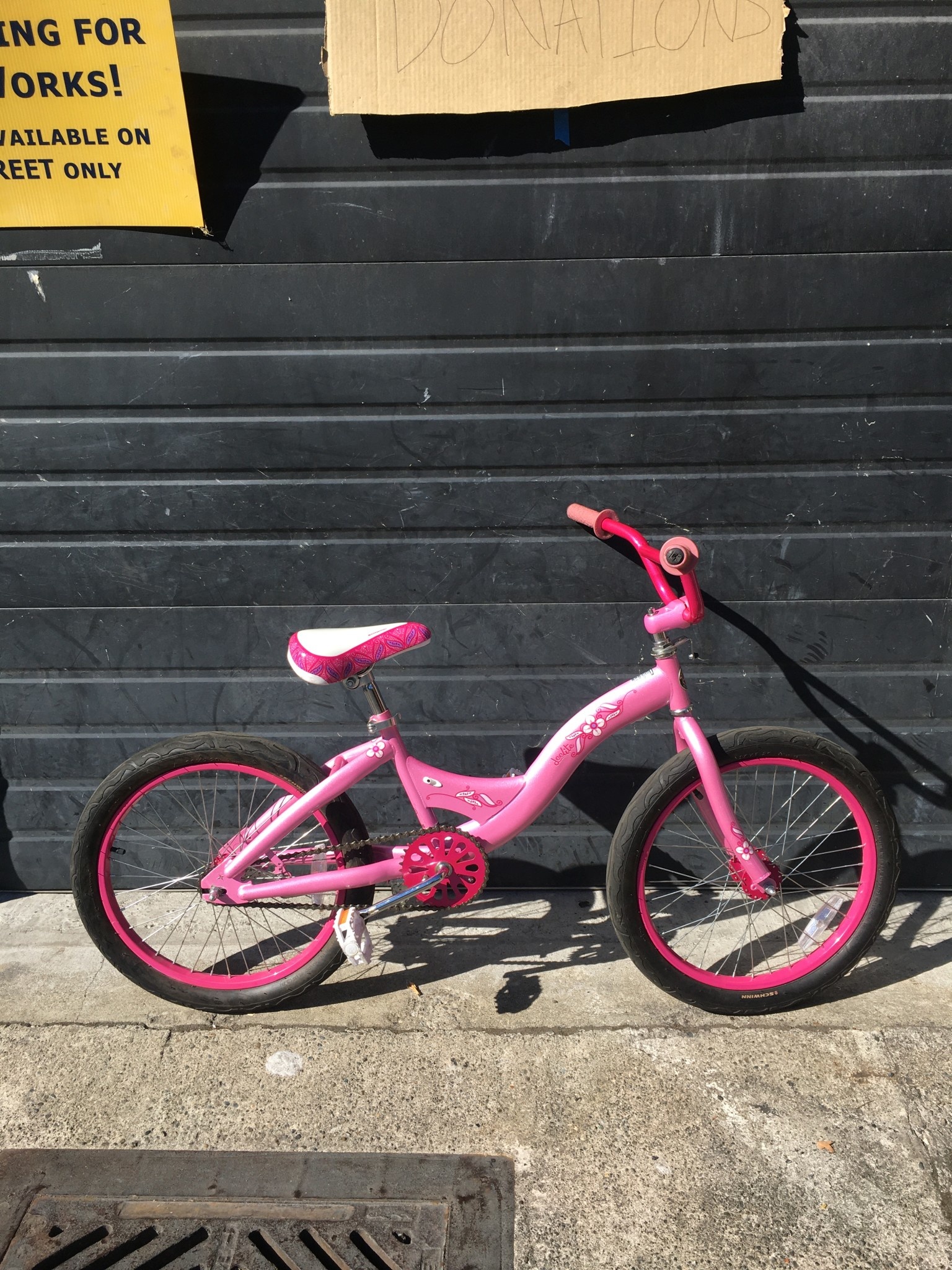schwinn pink bike