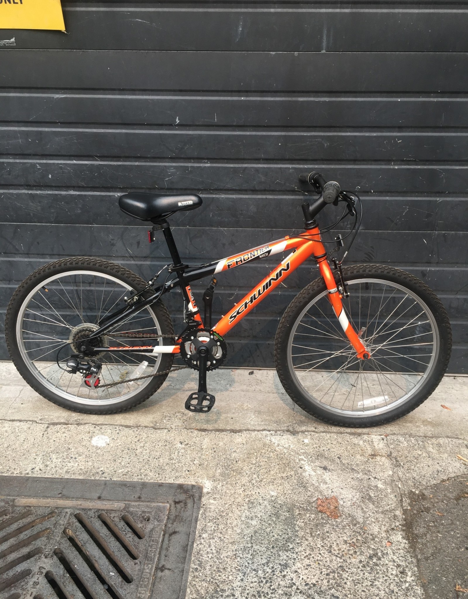 schwinn frontier 24 inch mountain bike