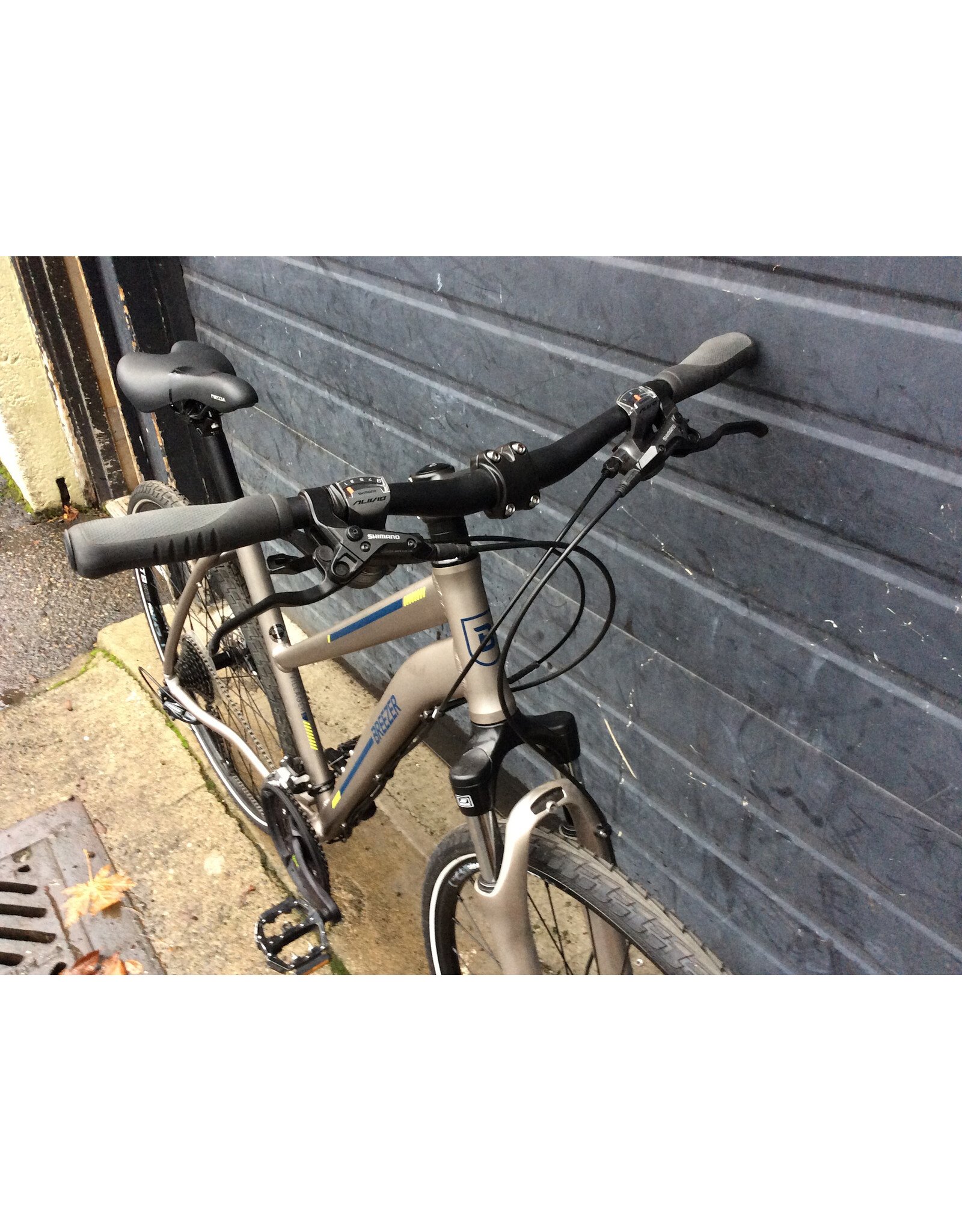 Breezer Large Breezer Villager