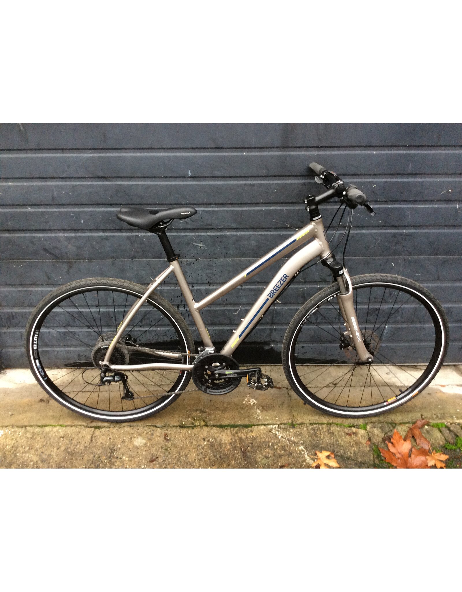 Breezer Large Breezer Villager