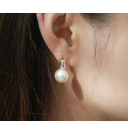 PHOENIX PEARL DETAIL EARRING