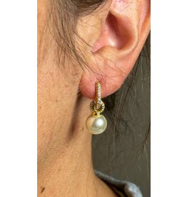 FAYE PEARL DROP EARRING