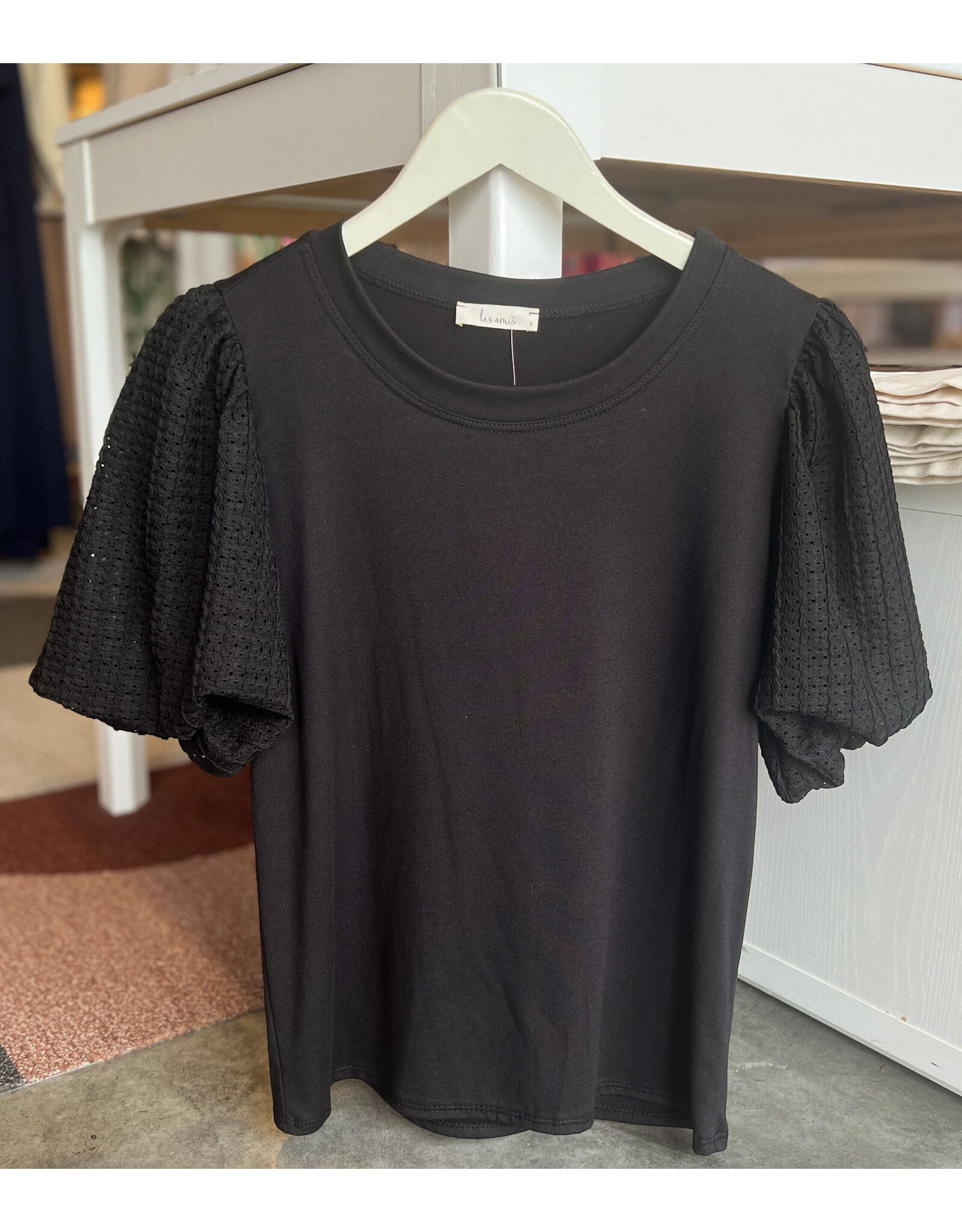 ACCO EYELET PUFF SLEEVE TOP