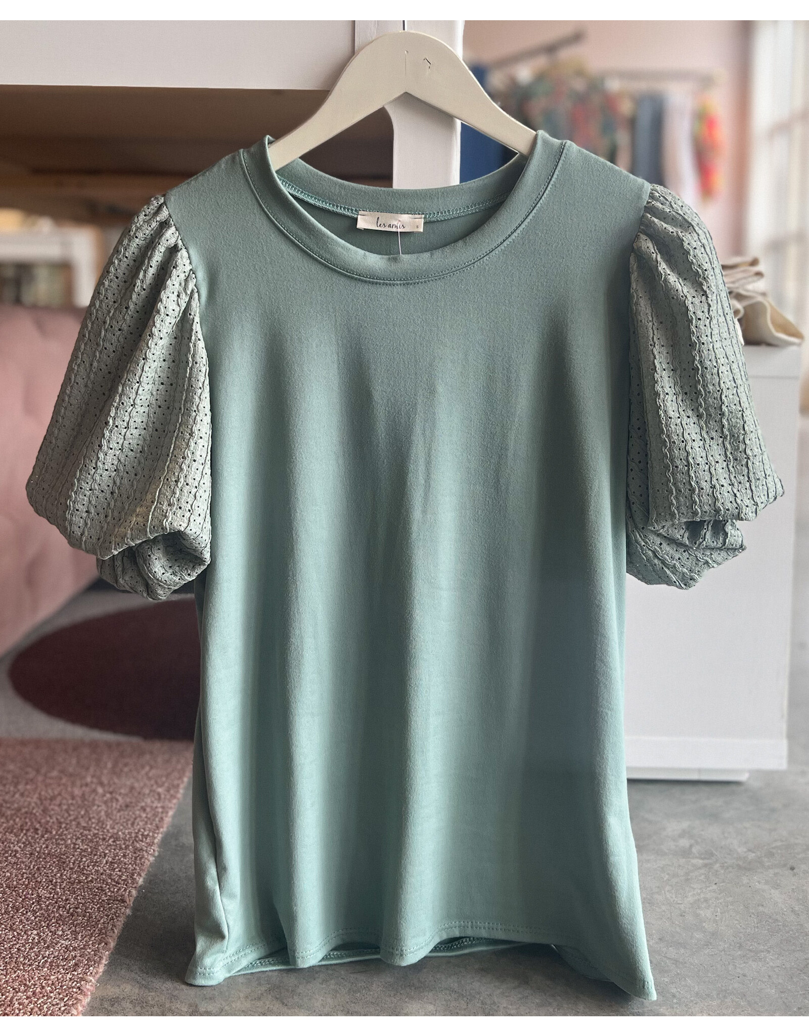 ACCO EYELET PUFF SLEEVE TOP