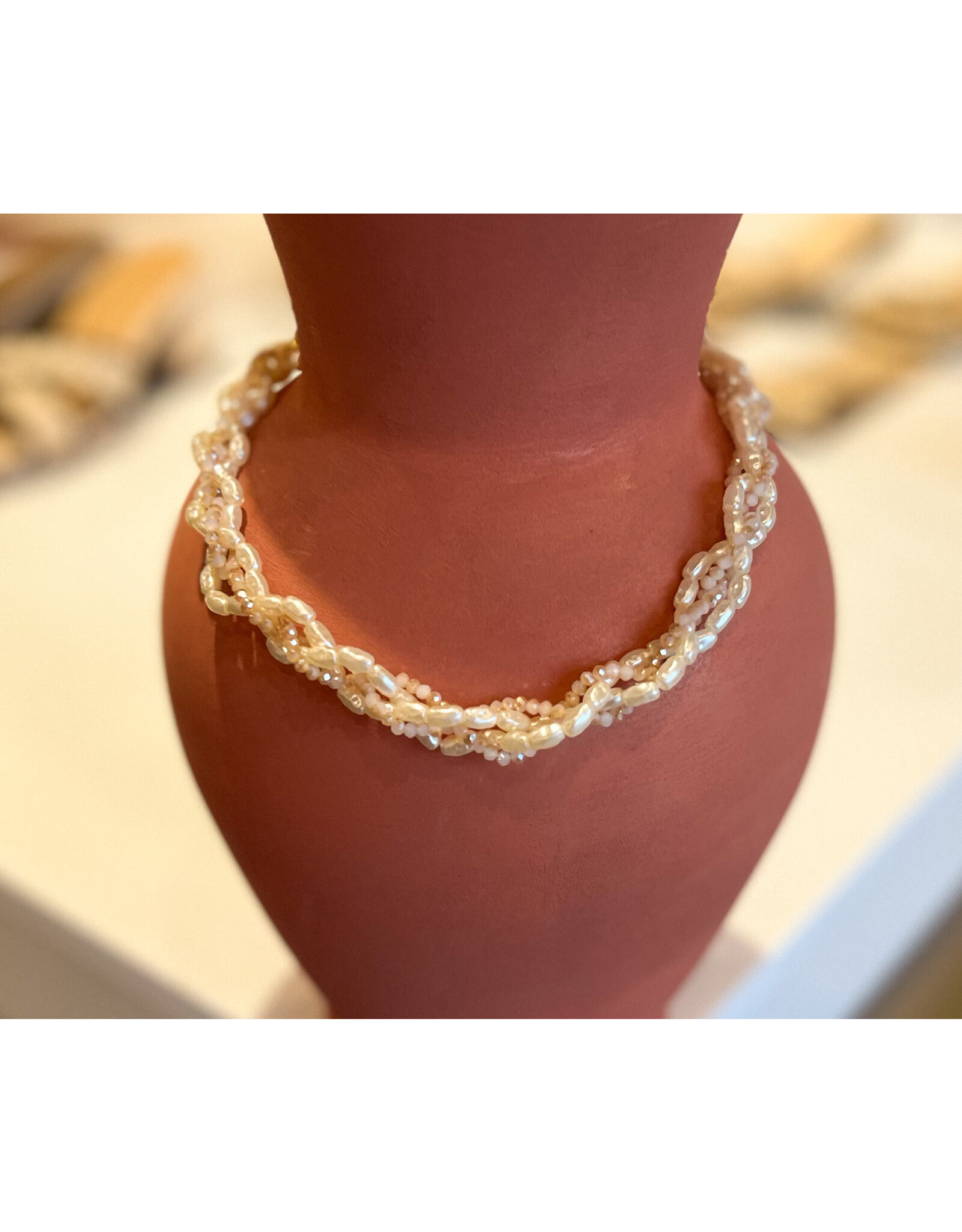 DONAL MULTI PEARL NECKLACE
