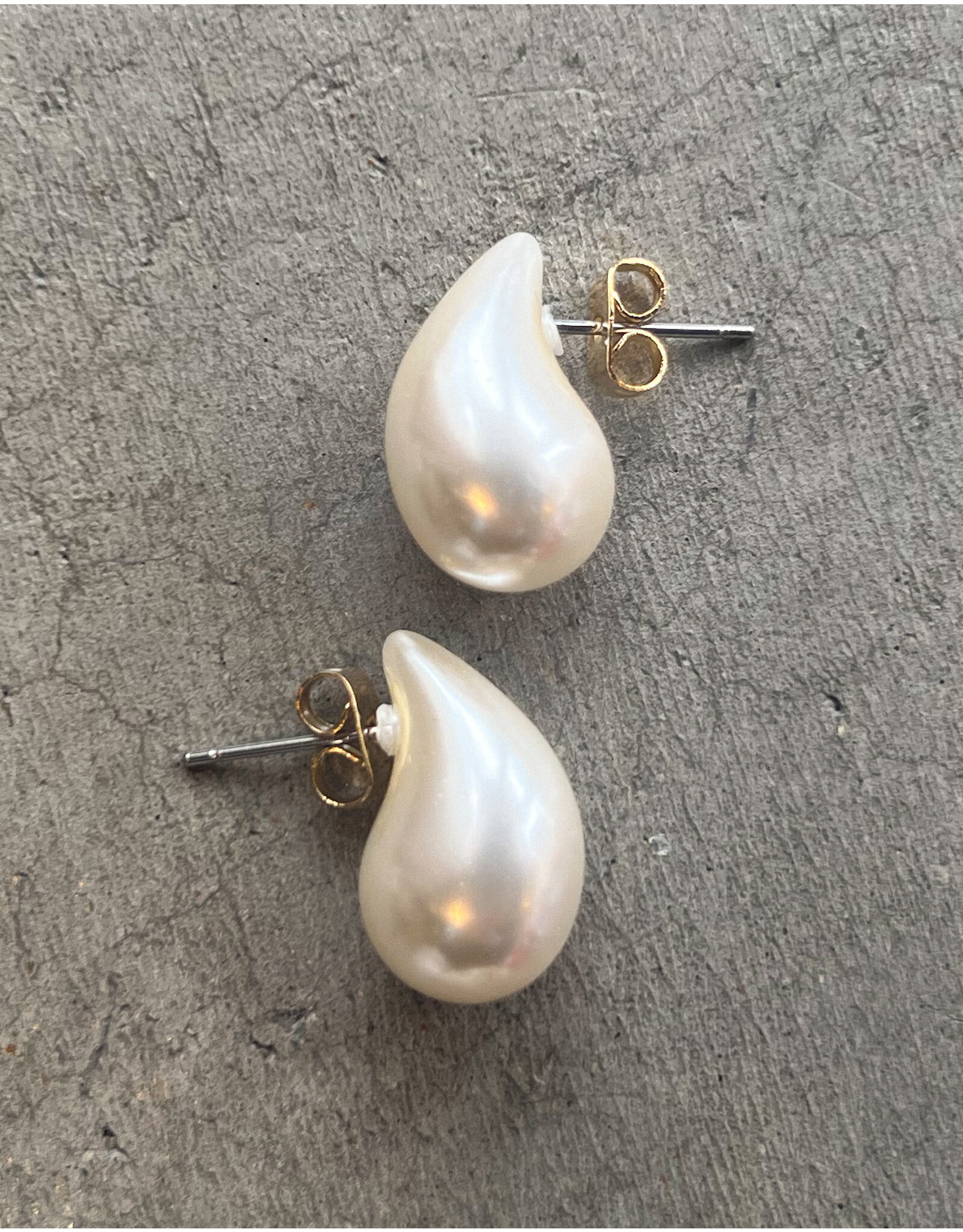ARALUEN CRESCENT EARRING