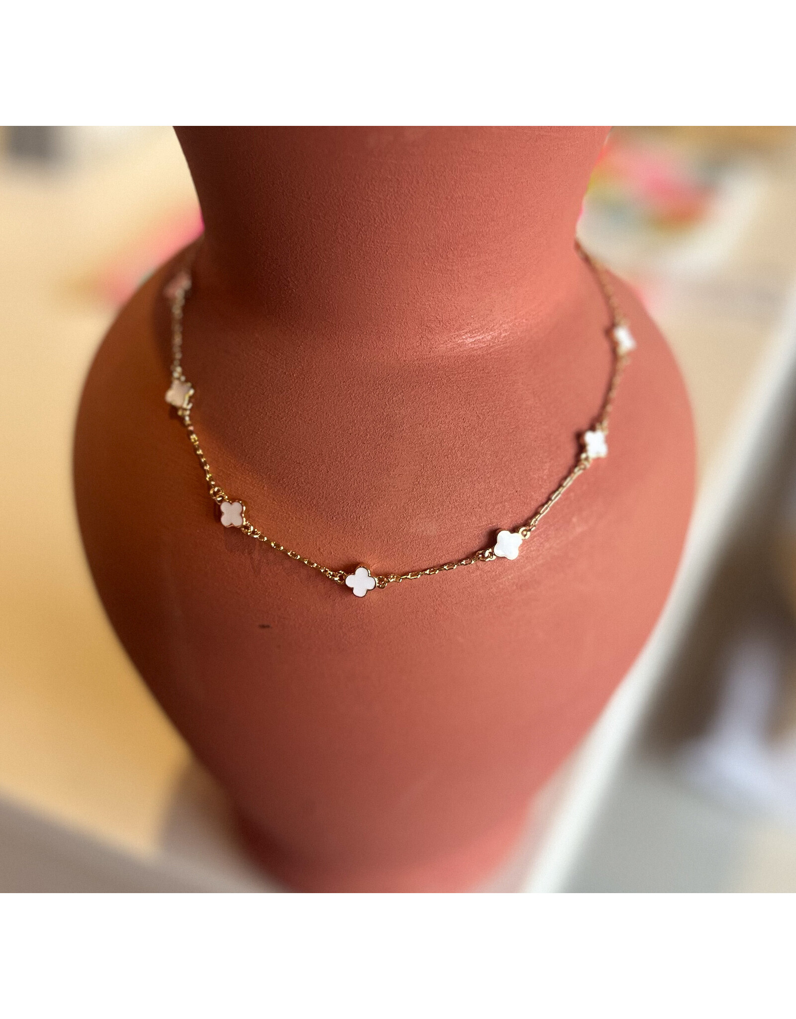 ARACELI CLOVER NECKLACE