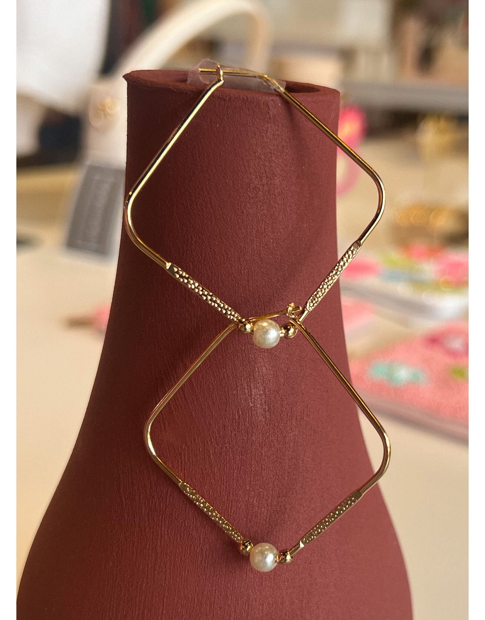 ENOBIA GEO PEARL EARRING