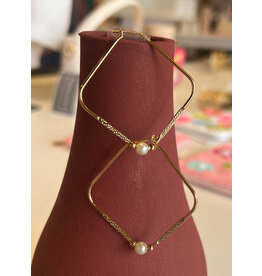 ENOBIA GEO PEARL EARRING