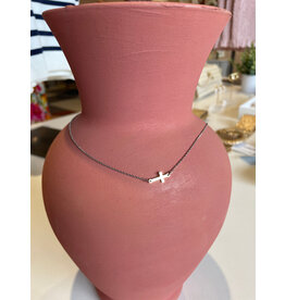 ARIANWEN SIDE CROSS NECKLACE