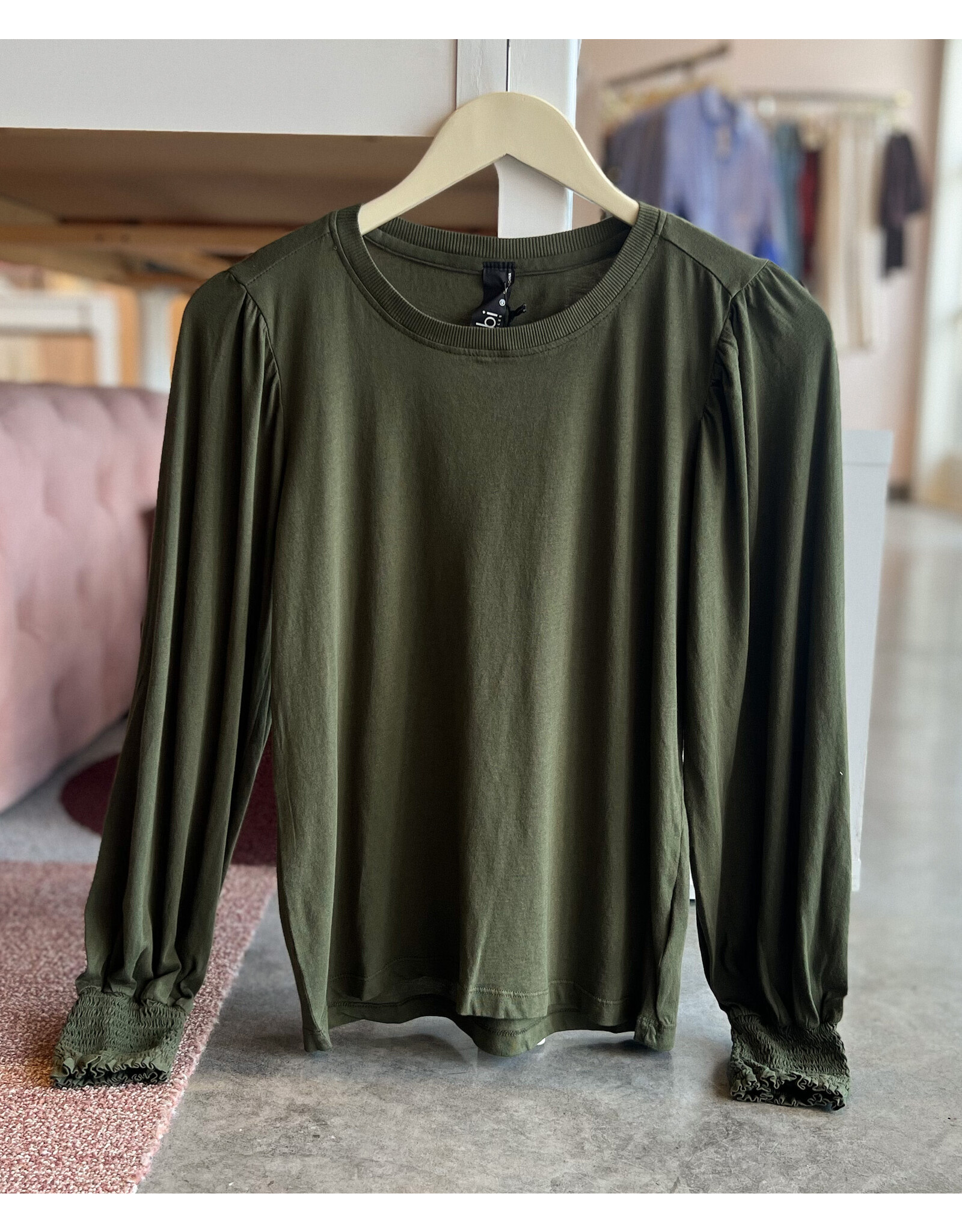 OKOTH SMK CUFF SHIRRED SLV TEE
