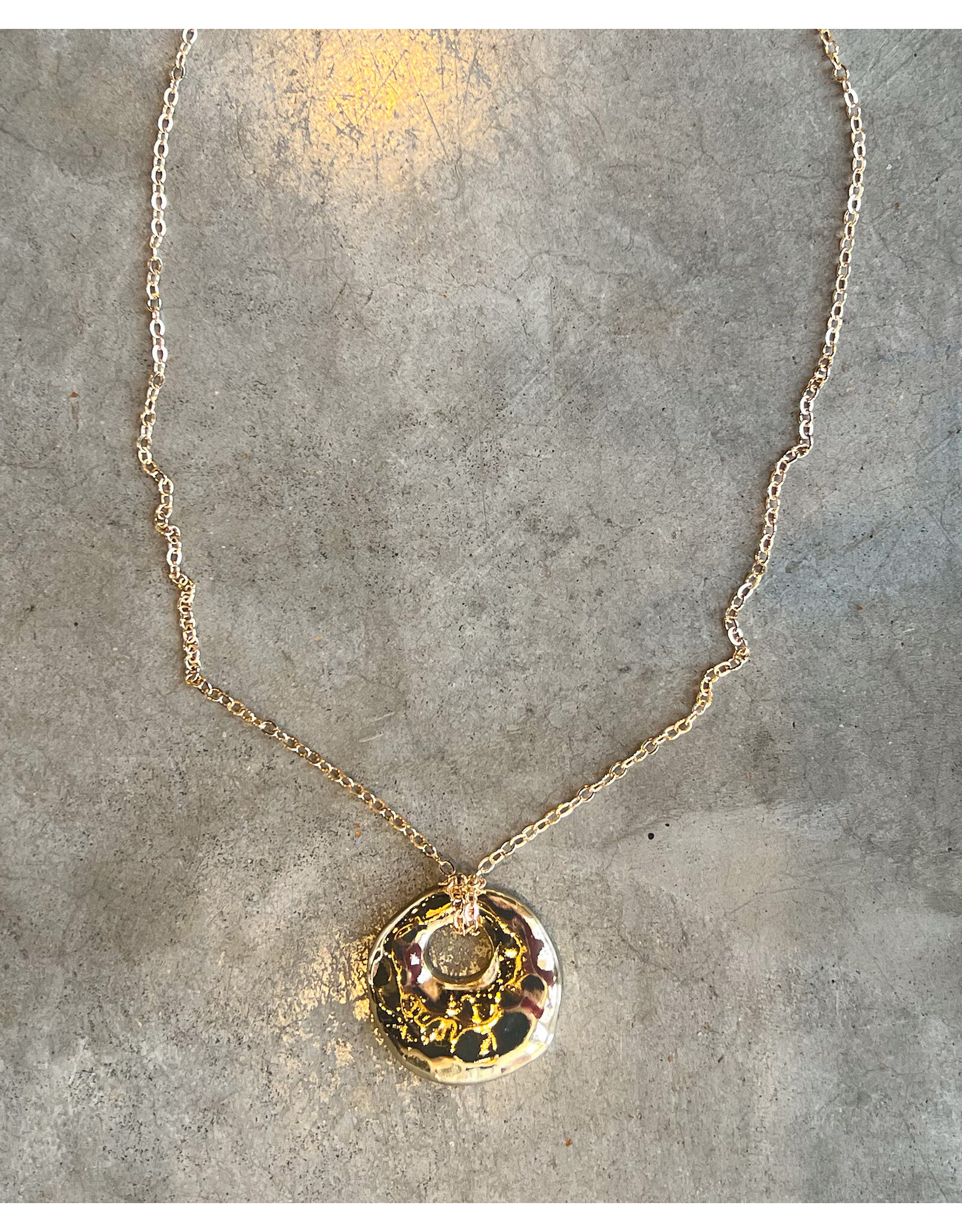 EYRE TEXTURED PENDANT