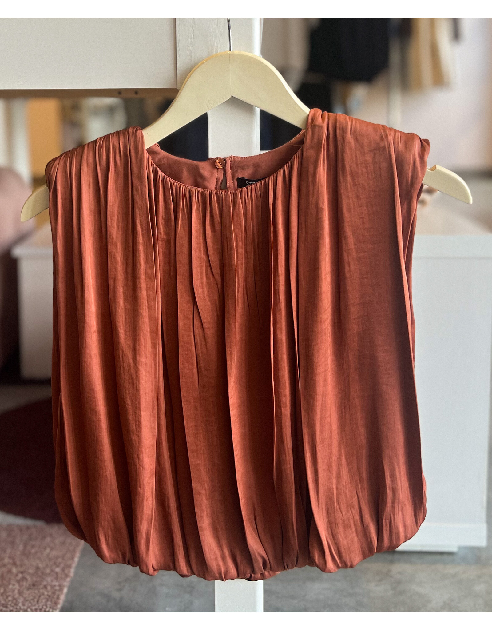 STEVE MADDEN MILANA TOP