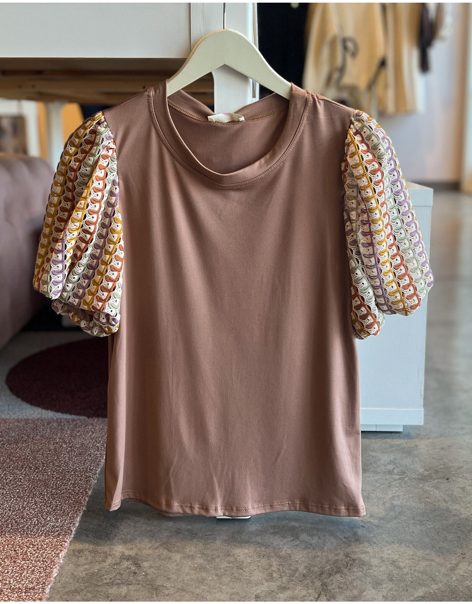 ACCO EYELET PUFF SLEEVE TOP