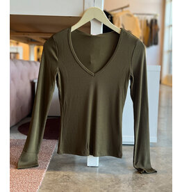 GENTLE FAWN PETRA V NECK  L/S TOP