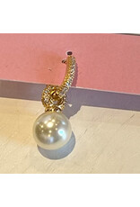 FAYE PEARL DROP EARRING