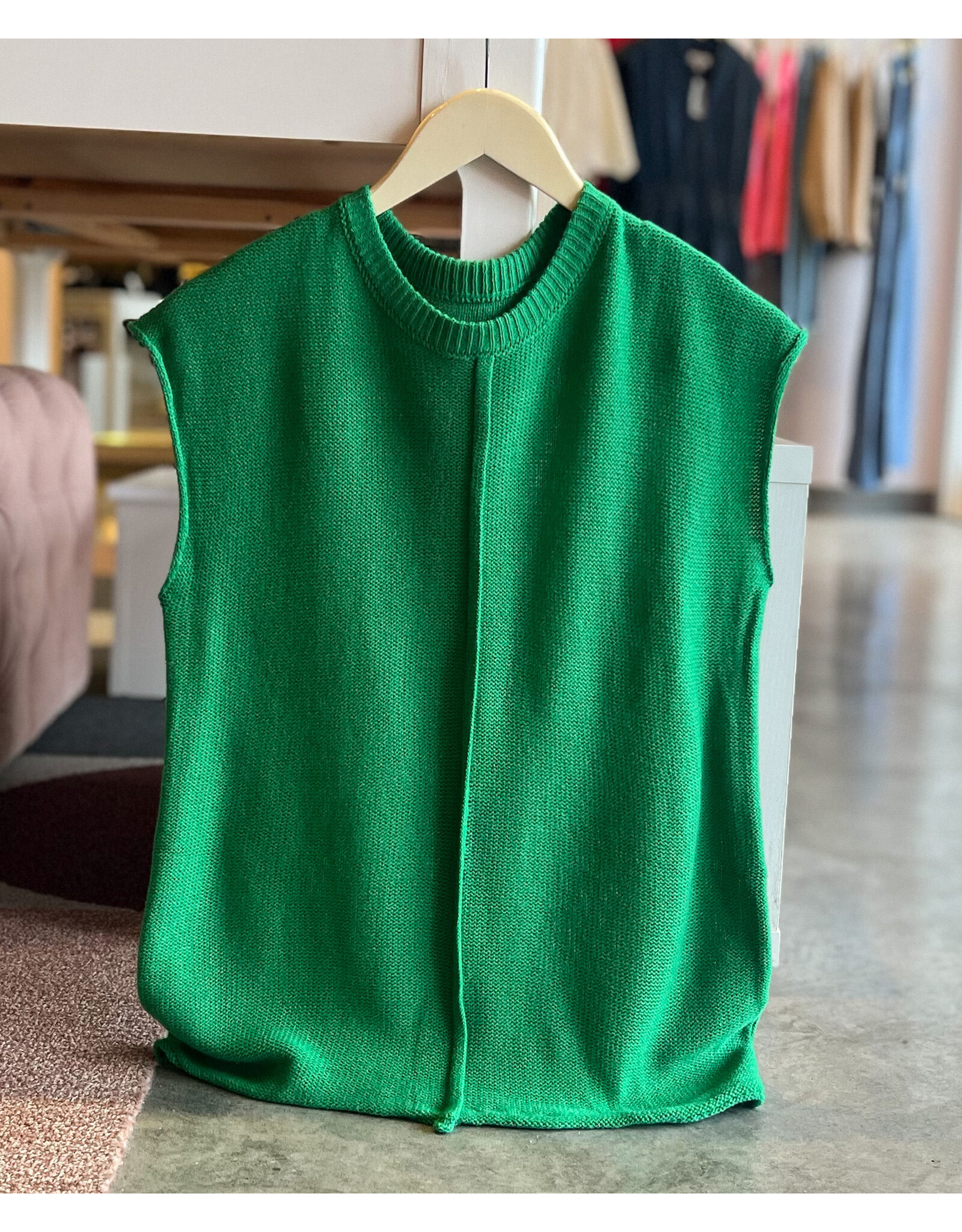 BRISTOL SLEEVELESS SWEATER