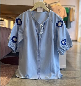 REEVE V-NECK EMBROIDERED TOP