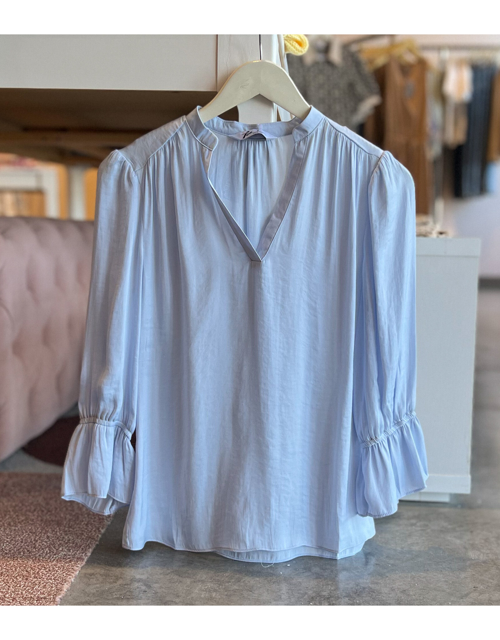 THEODORA V NK BLOUSE