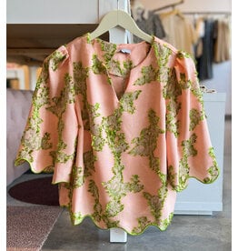 CARLYN WAVY EMBROIDERED HEM FLORAL TOP