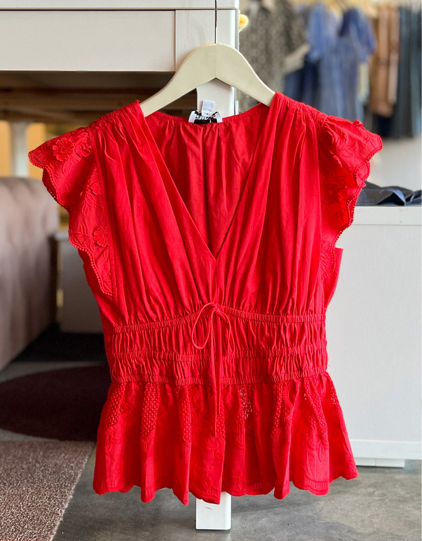 ARAMINTA V NK FLUTTER SLV TOP