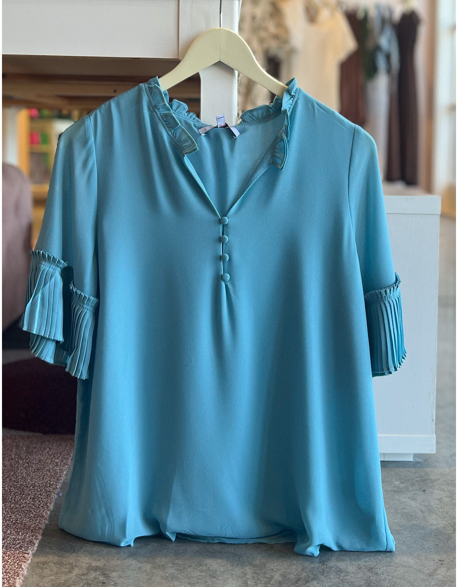 OMIRAS V NECK BLOUSE WITH PLEATED SLEEVE DETAIL