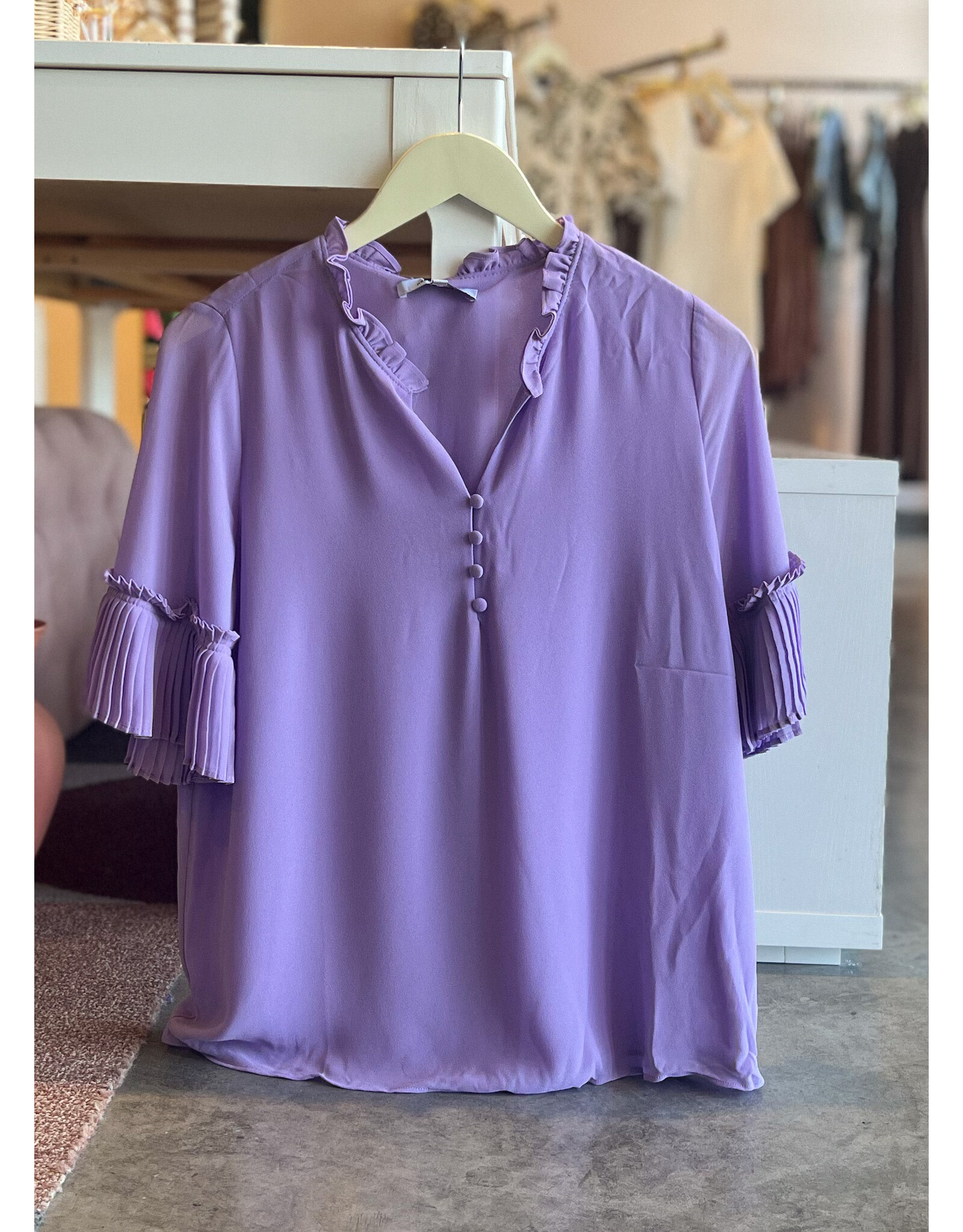 OMIRAS V NECK BLOUSE WITH PLEATED SLEEVE DETAIL